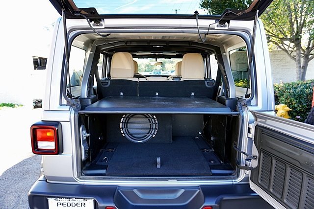 Used 2018 Jeep Wrangler Unlimited Sahara image 16