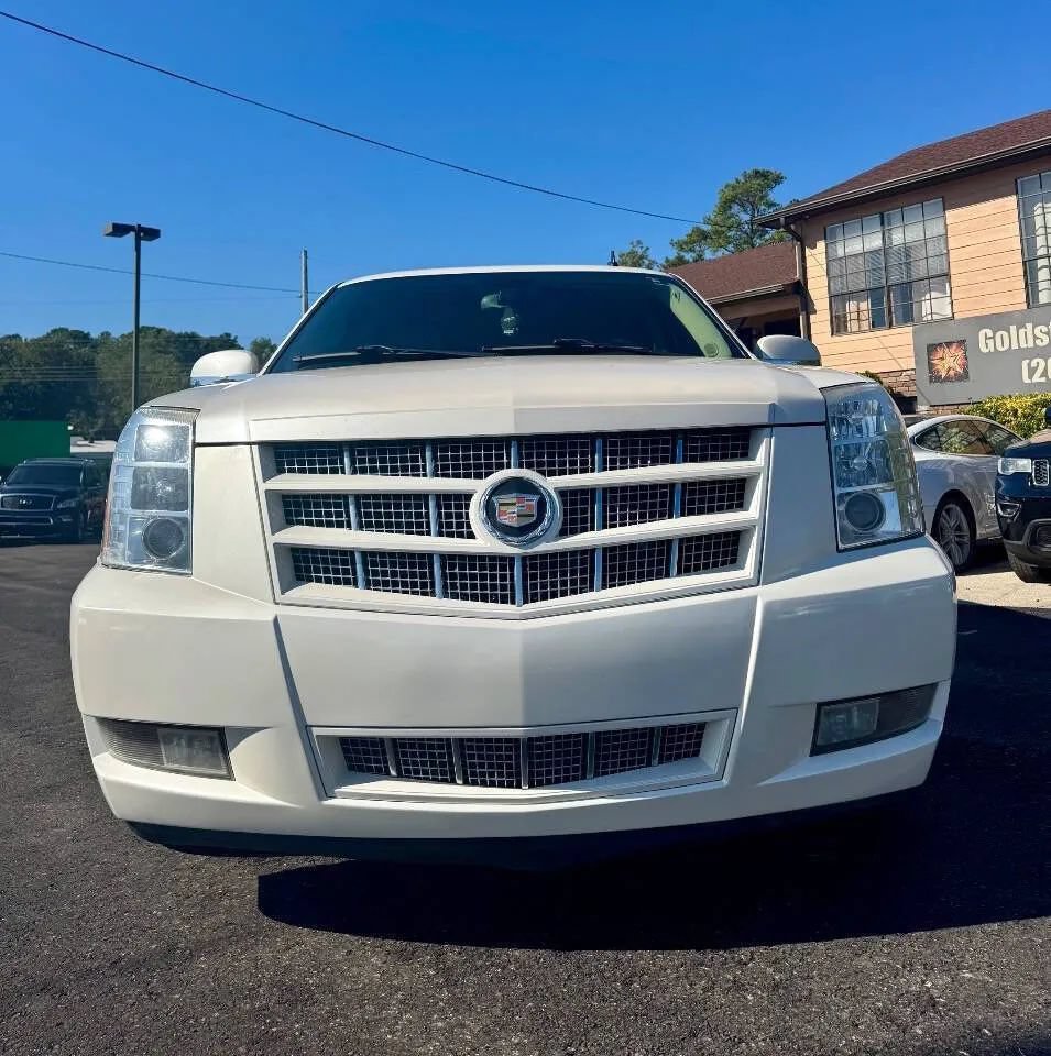Used 2013 Cadillac Escalade Premium AWD/4WD image 6