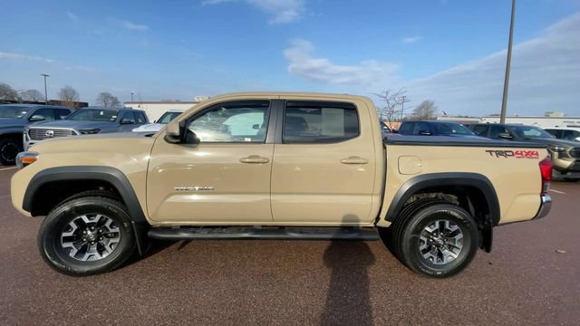 Certified 2017 Toyota Tacoma TRD Off-Road w/ Tow Package (A/T) image 5