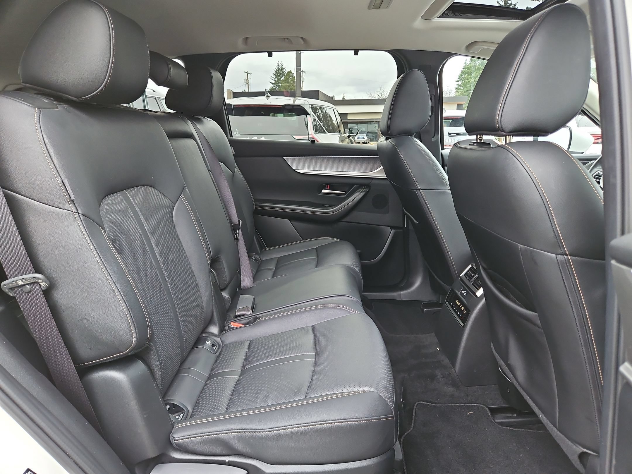 Used 2024 MAZDA CX-90 Plug-In Hybrid w/ Preferred AWD/4WD image 28