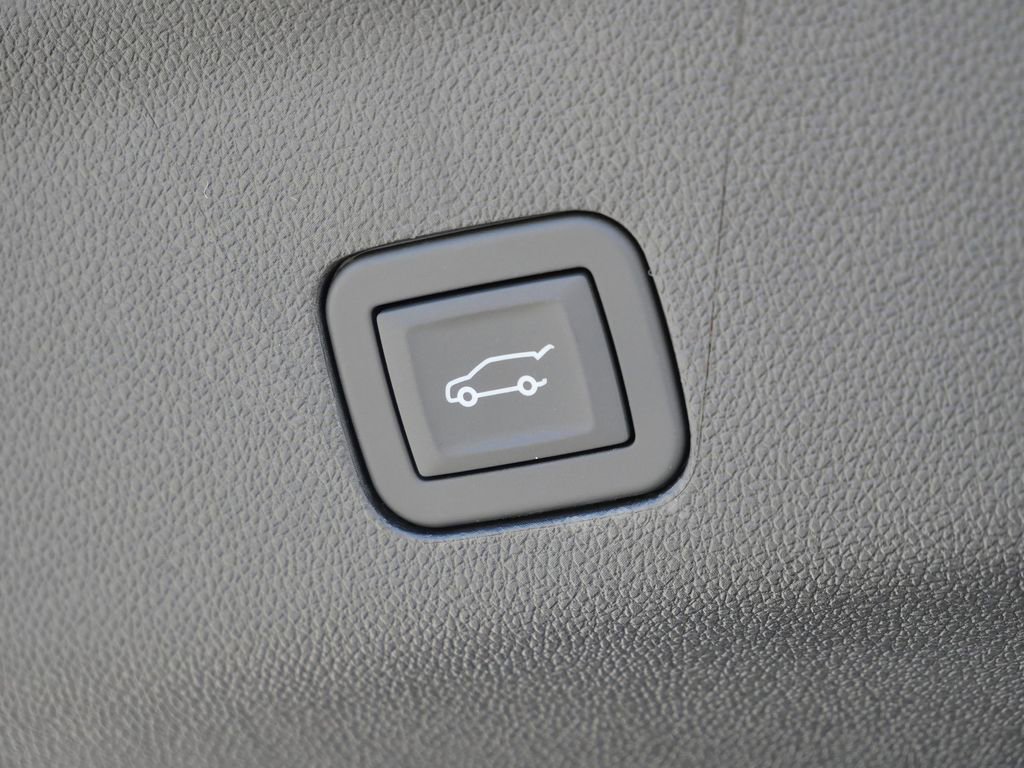 New 2026 GMC Yukon Elevation image 34