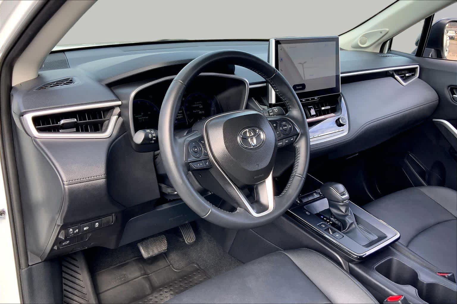 Used 2026 Toyota Corolla Cross XLE w/ Convenience Package FWD image 17