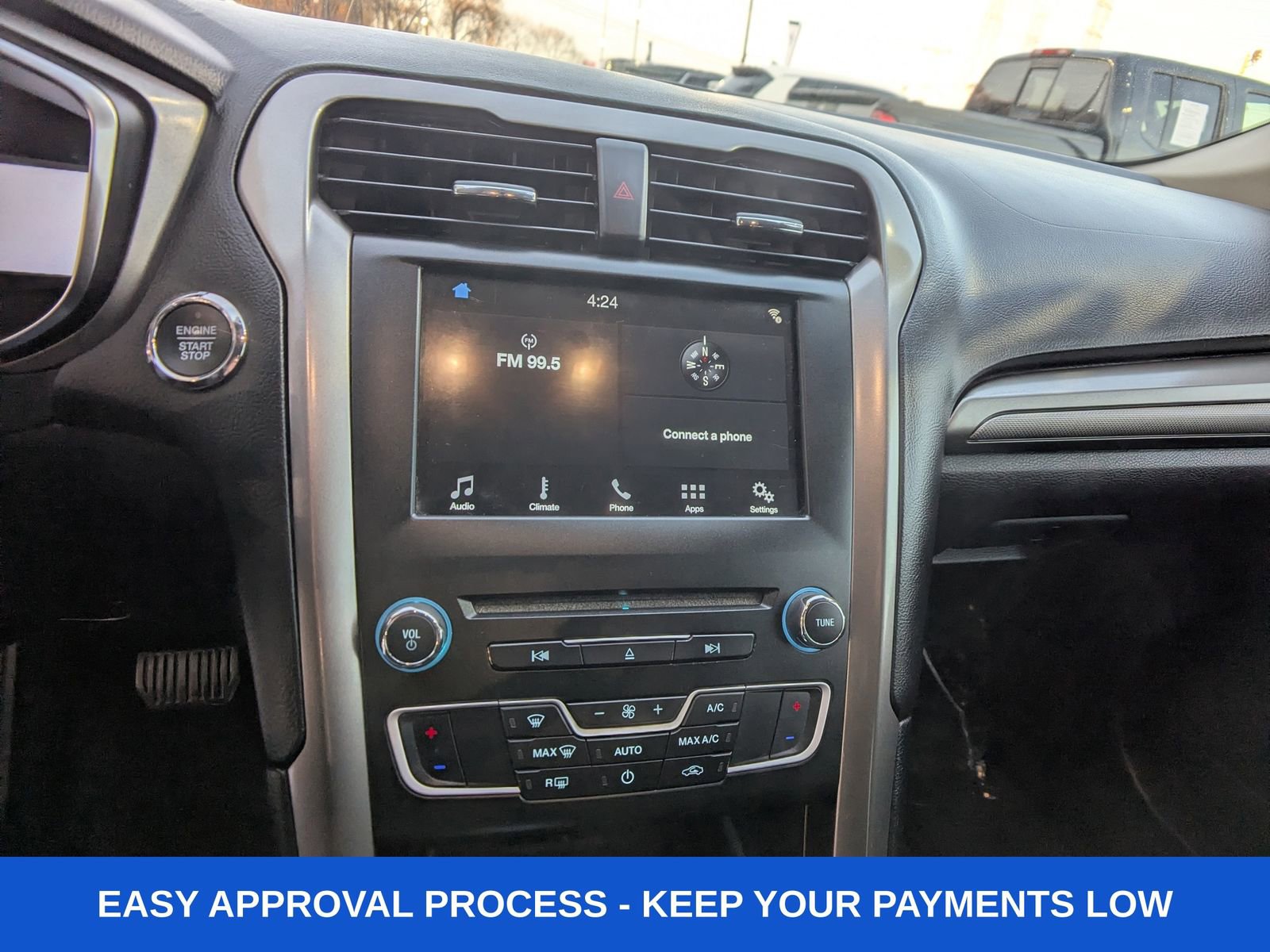 Used 2017 Ford Fusion SE w/ Fusion SE Technology Package image 25