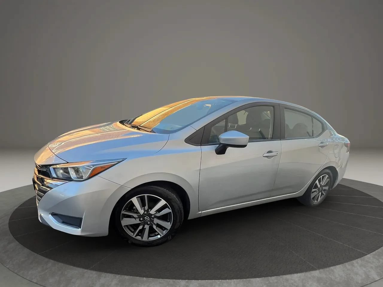 Used 2023 Nissan Versa SV FWD image 2