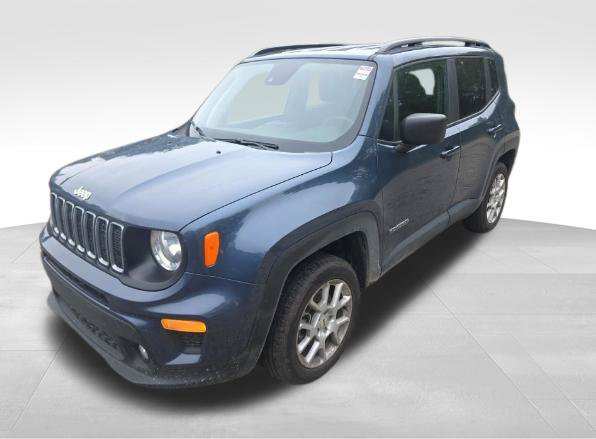 Used 2023 Jeep Renegade Latitude w/ Premium Group AWD/4WD image 3