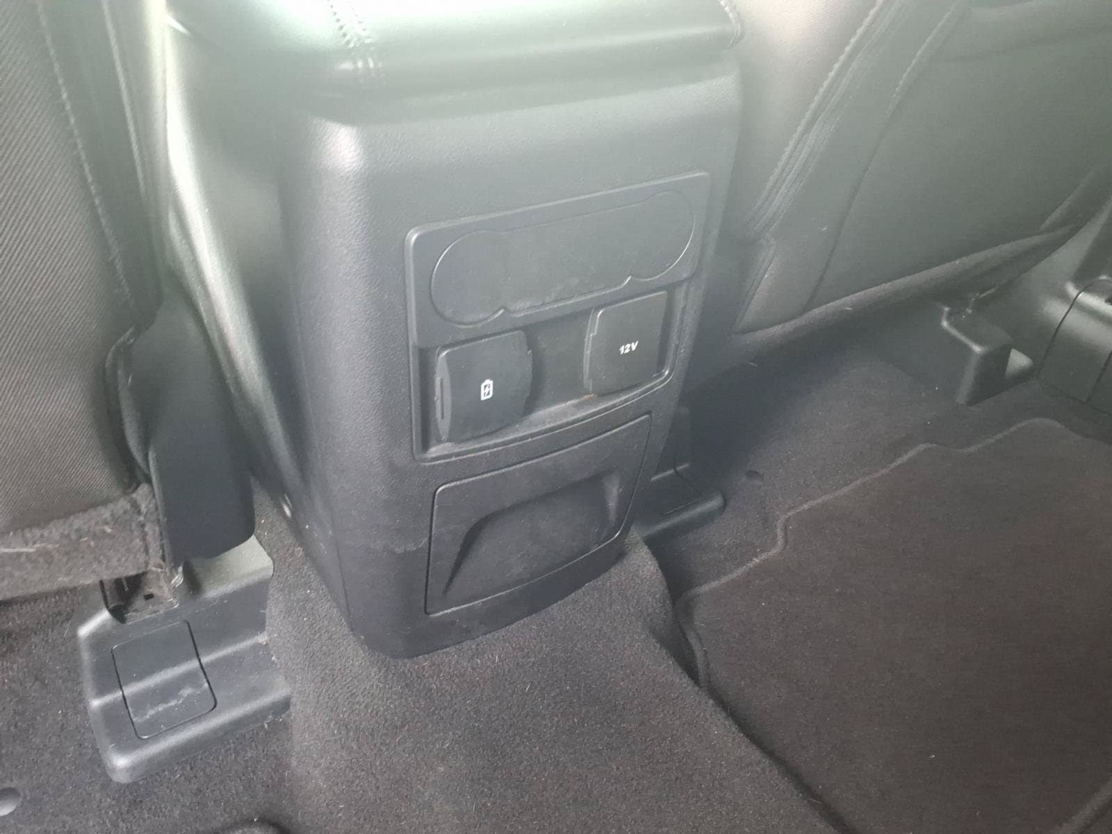 Used 2024 Ford Explorer XLT RWD image 11