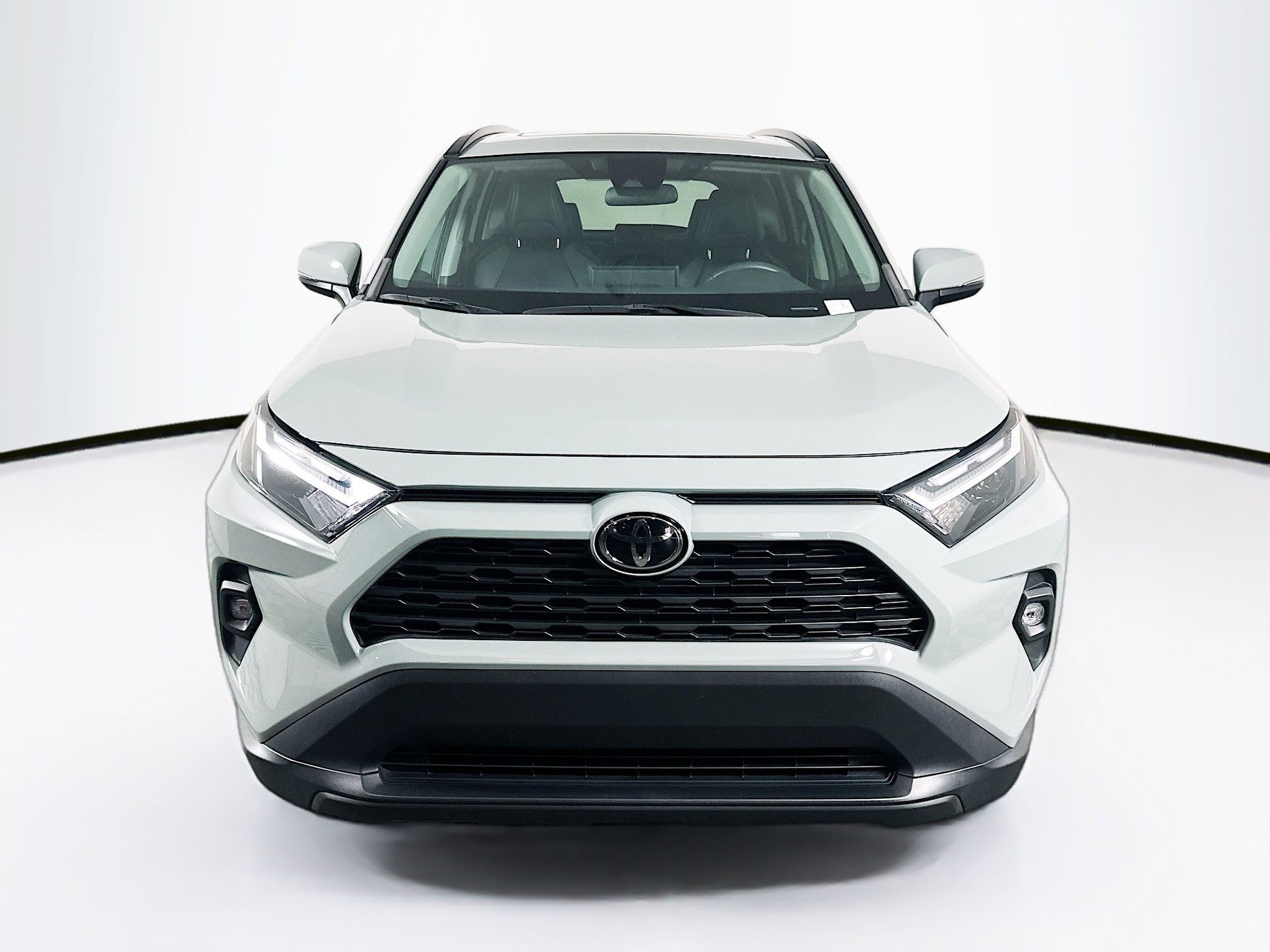 Used 2023 Toyota RAV4 XLE Premium image 2