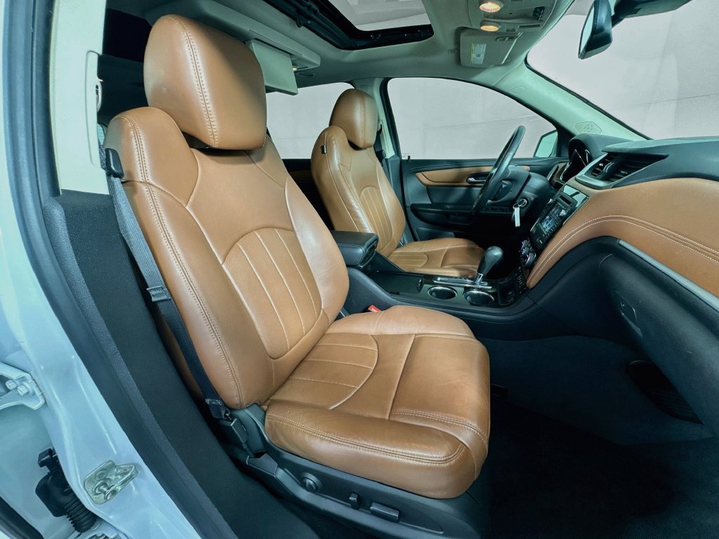Used 2017 Chevrolet Traverse Premier FWD image 37