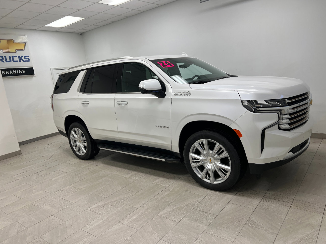 Used 2024 Chevrolet Tahoe High Country image 3