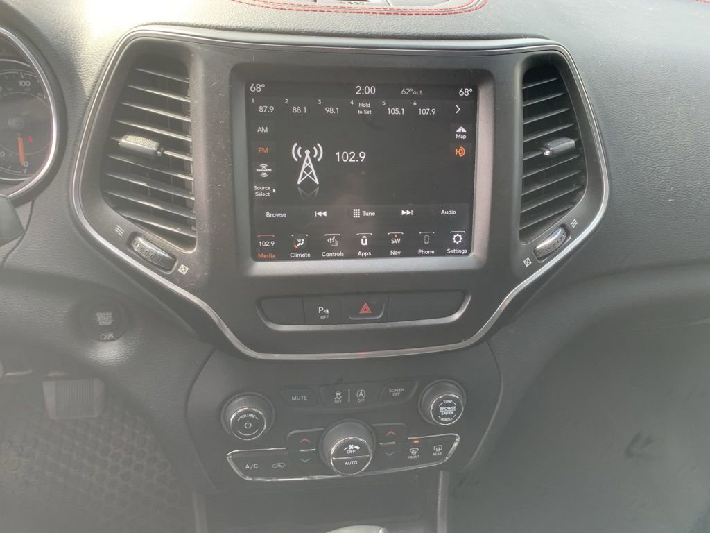 Used 2020 Jeep Cherokee Trailhawk w/ Cold Weather Group image 18