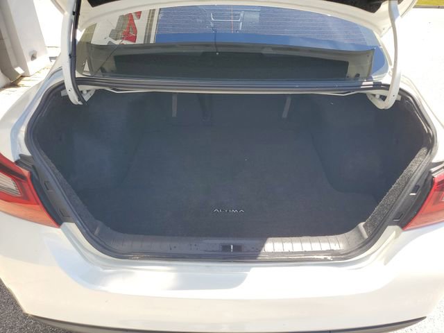 Used 2017 Nissan Altima 2.5 SR w/ Interior Lighting Package image 6