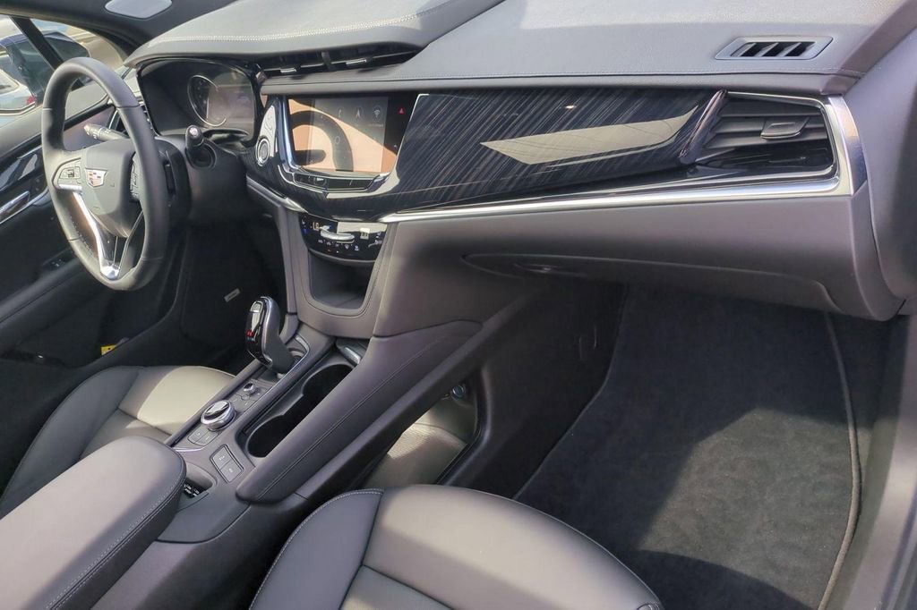 Used 2025 Cadillac XT6 Premium Luxury image 18