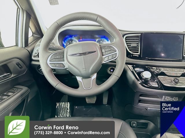 Used 2025 Chrysler Pacifica Select AWD/4WD image 24