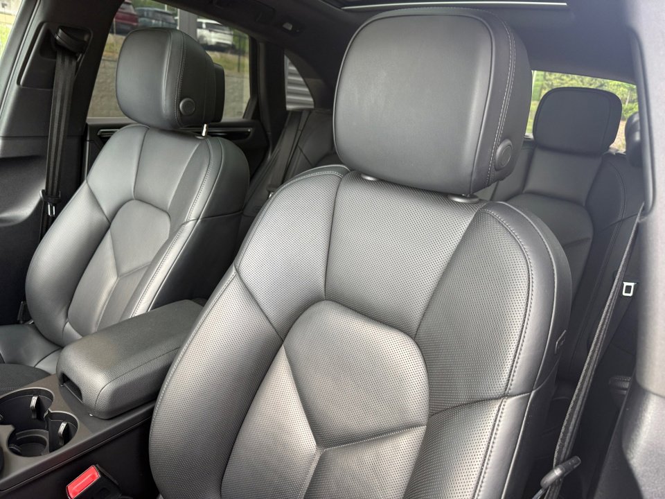 Certified 2020 Porsche Macan AWD/4WD image 12