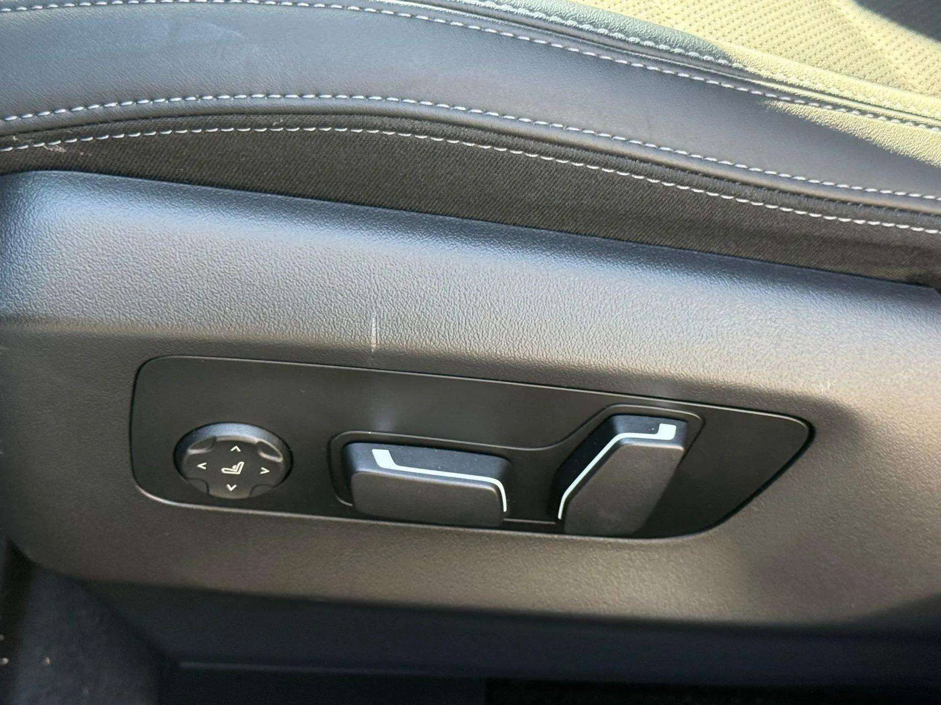 Used 2024 BMW 530i xDrive w/ Premium Package image 41