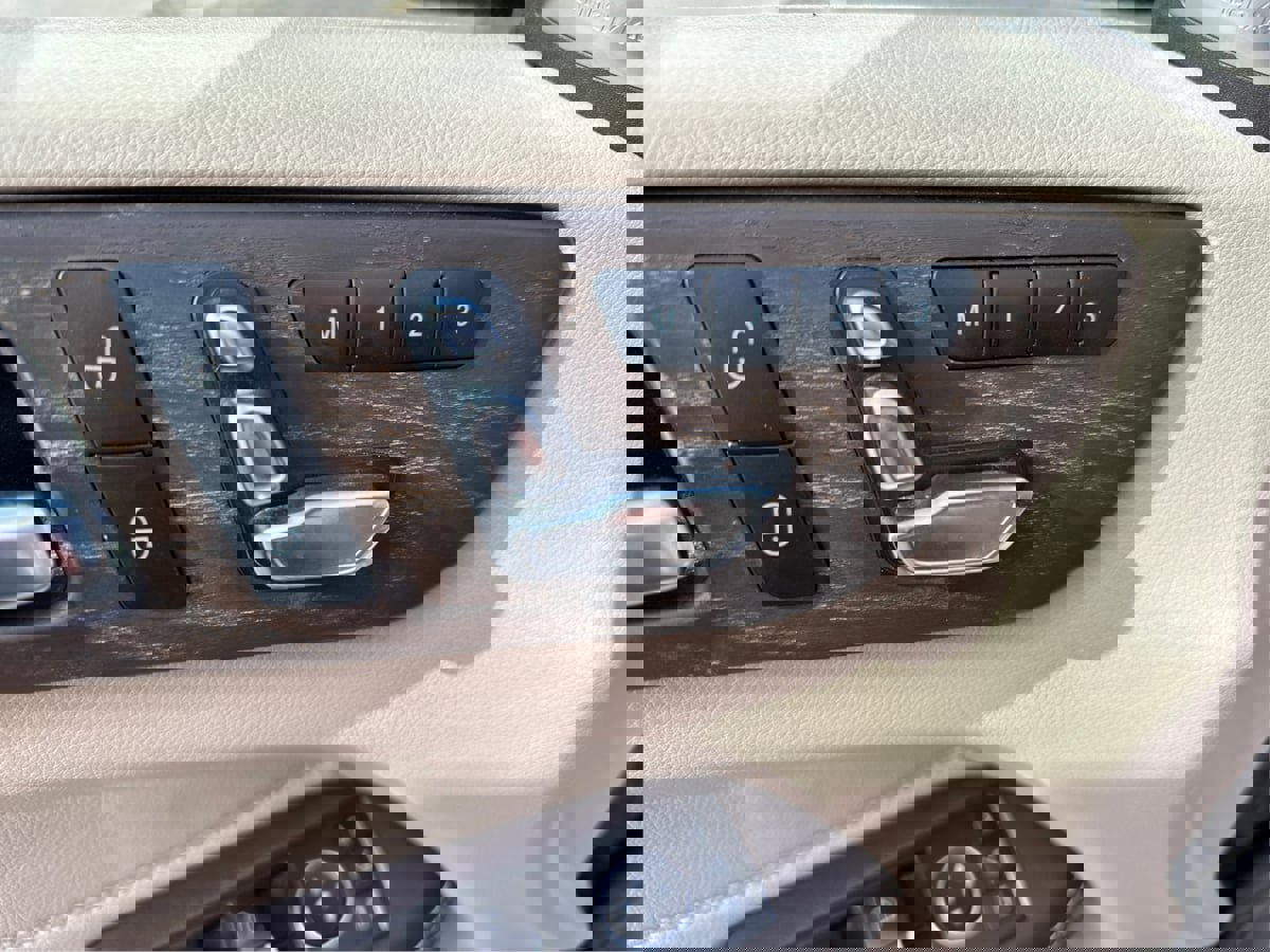 Used 2019 Mercedes-Benz GLE 400 4MATIC w/ Premium 2 Package image 18