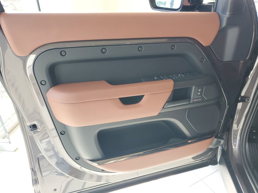 New 2026 Land Rover Defender 110 AWD/4WD image 7