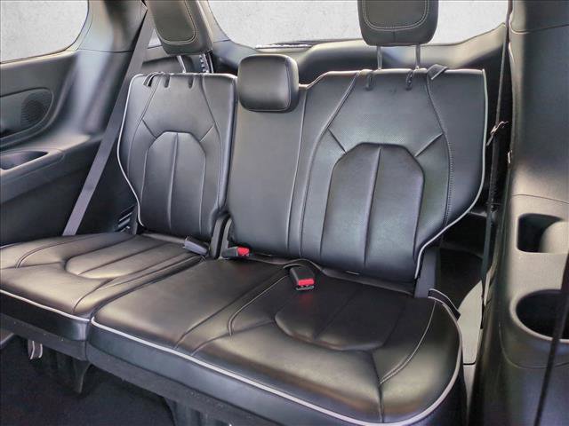 Used 2025 Chrysler Pacifica Limited image 20