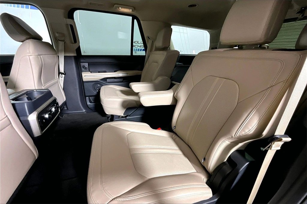 Used 2024 Ford Expedition Limited image 21