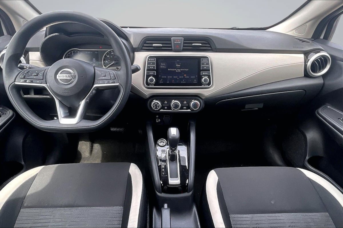 Used 2021 Nissan Versa SV image 16