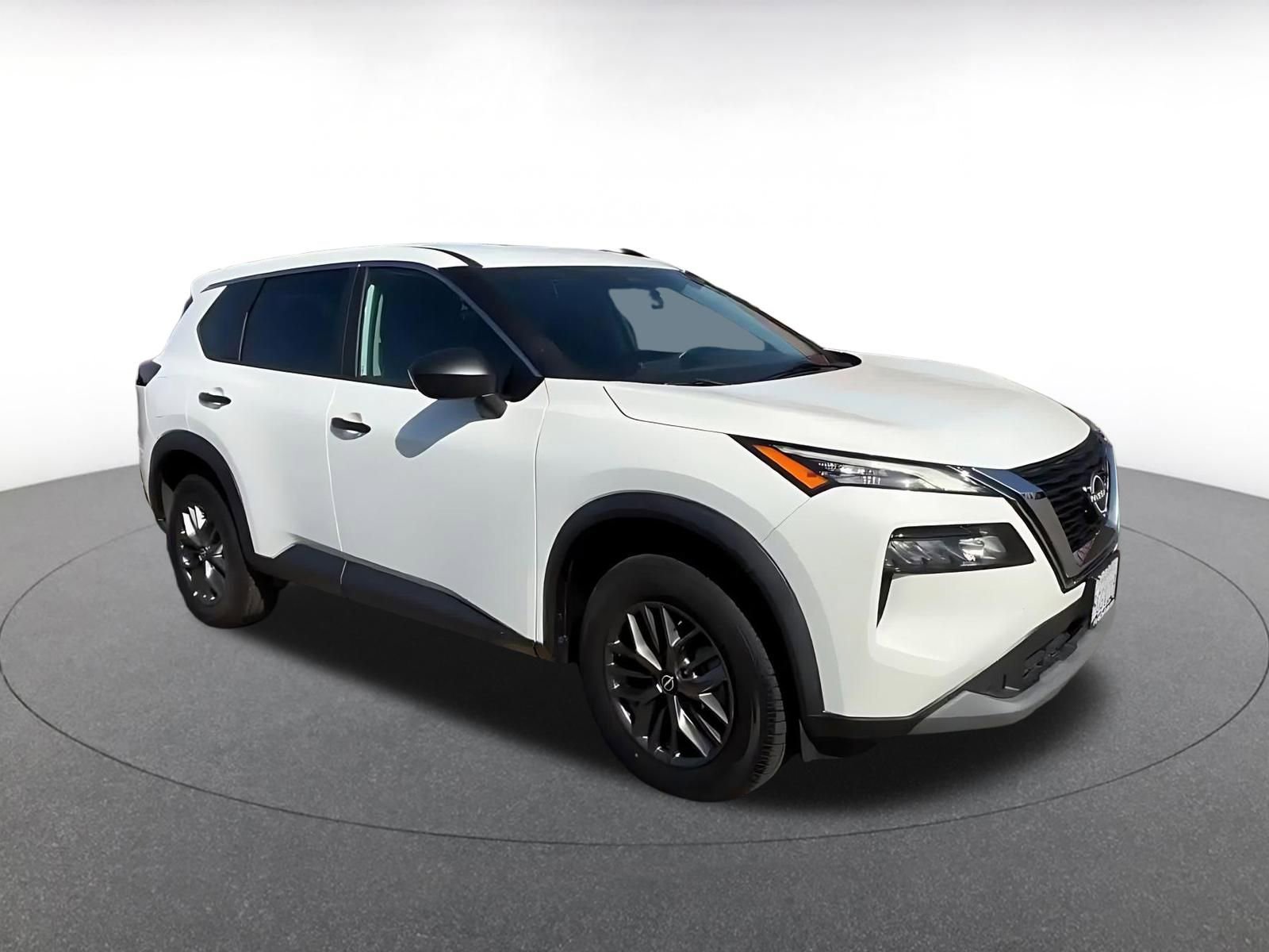 Used 2023 Nissan Rogue S FWD image 2