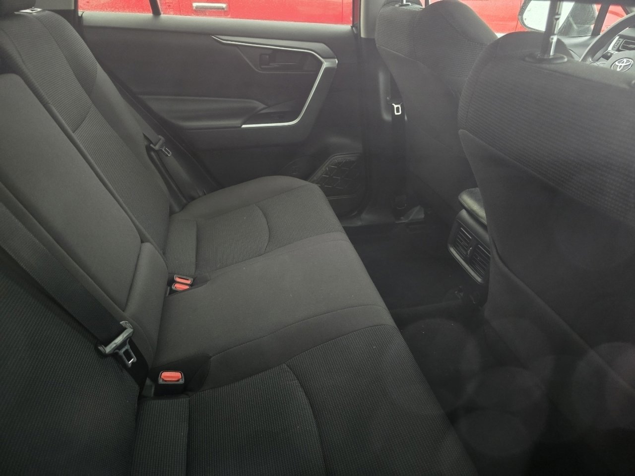Used 2019 Toyota RAV4 LE image 9
