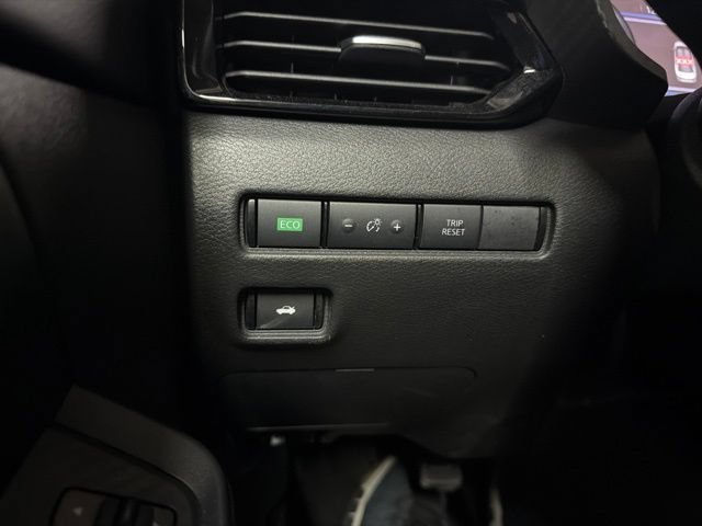 Used 2025 Nissan Sentra SV FWD image 21