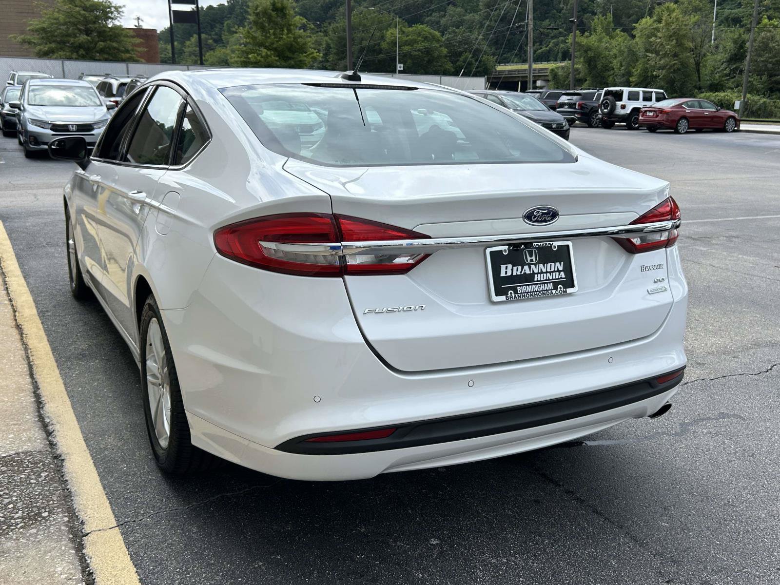 Used 2018 Ford Fusion SE w/ Fusion SE Technology Package FWD image 3