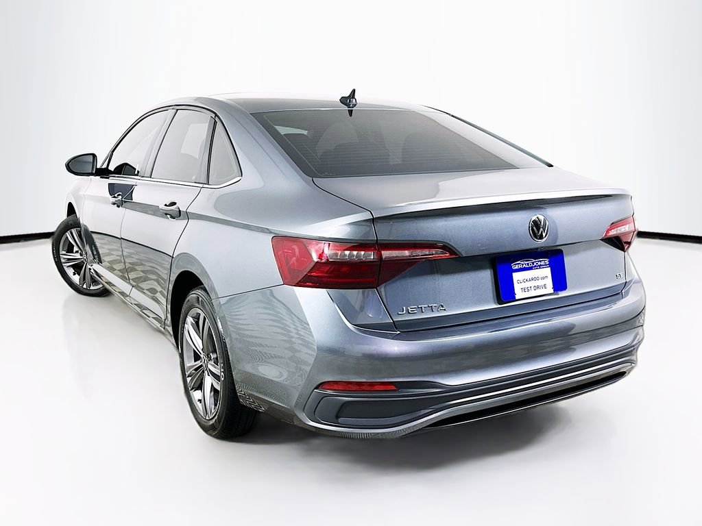 Used 2022 Volkswagen Jetta SE w/ Panoramic Sunroof Package FWD image 6