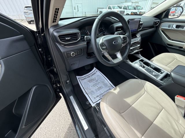 Used 2023 Ford Explorer Limited AWD/4WD image 8