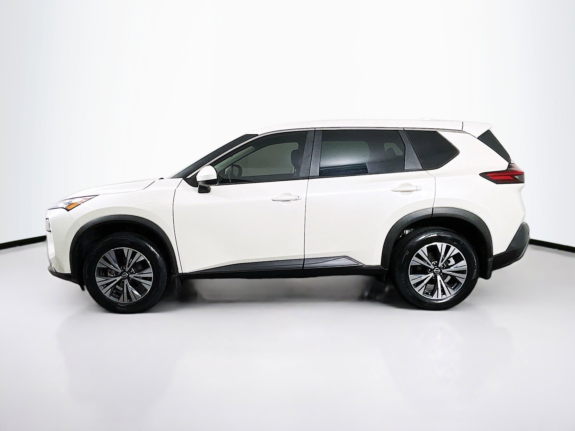 Used 2023 Nissan Rogue SV image 4