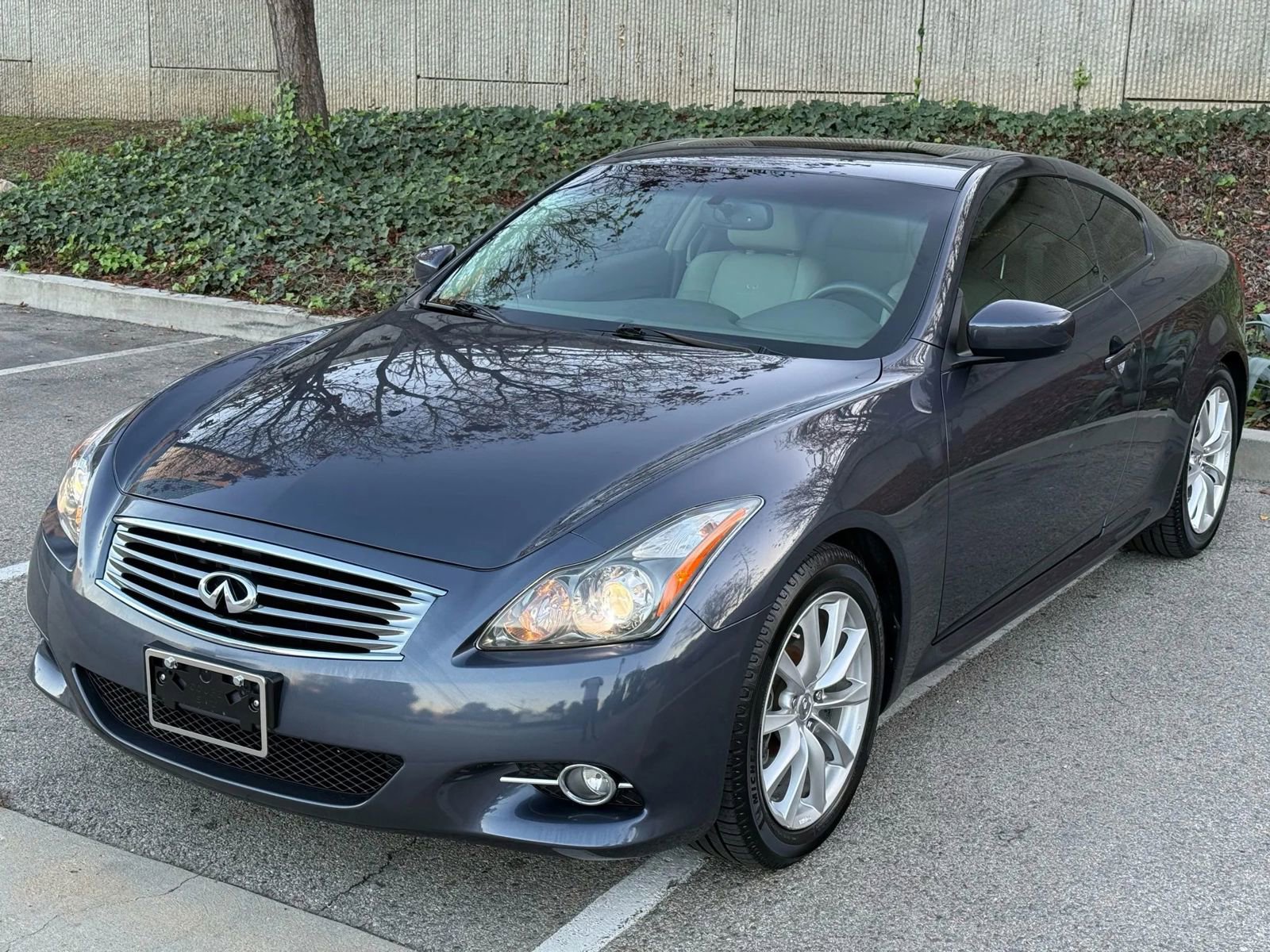 Used 2011 INFINITI G37 Journey w/ Premium Pkg image 9