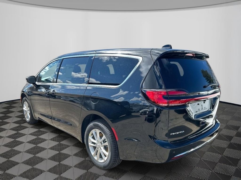 New 2026 Chrysler Pacifica Select AWD/4WD image 3