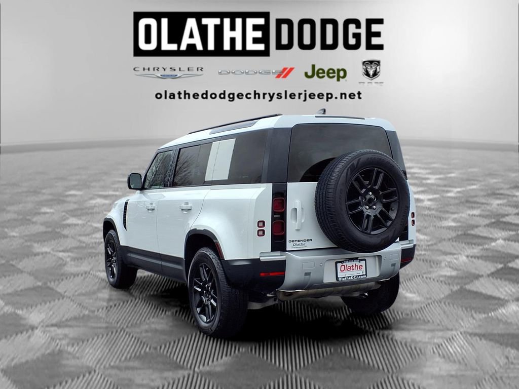 Used 2025 Land Rover Defender 110 S image 3