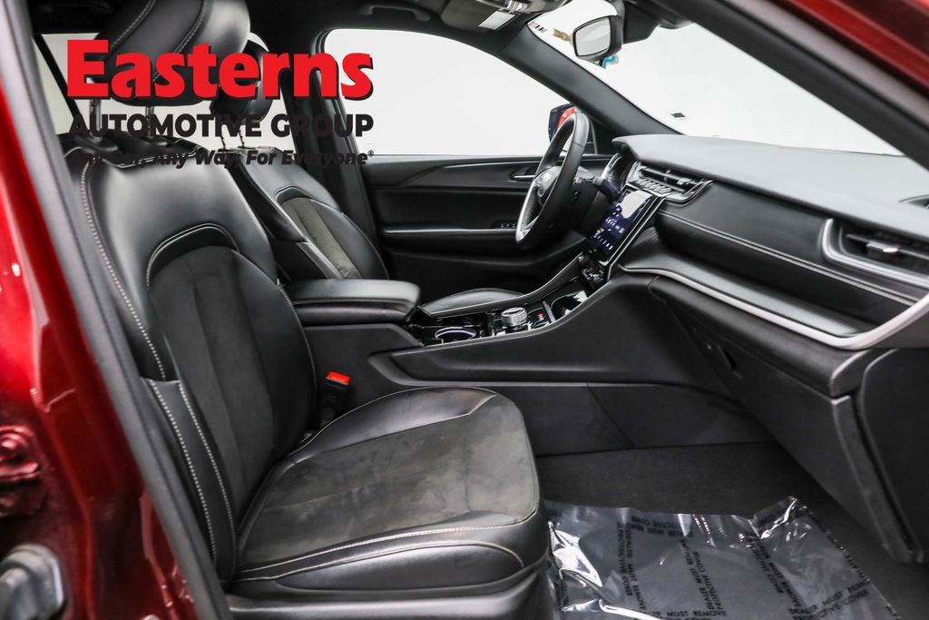 Used 2023 Jeep Grand Cherokee L Laredo image 24