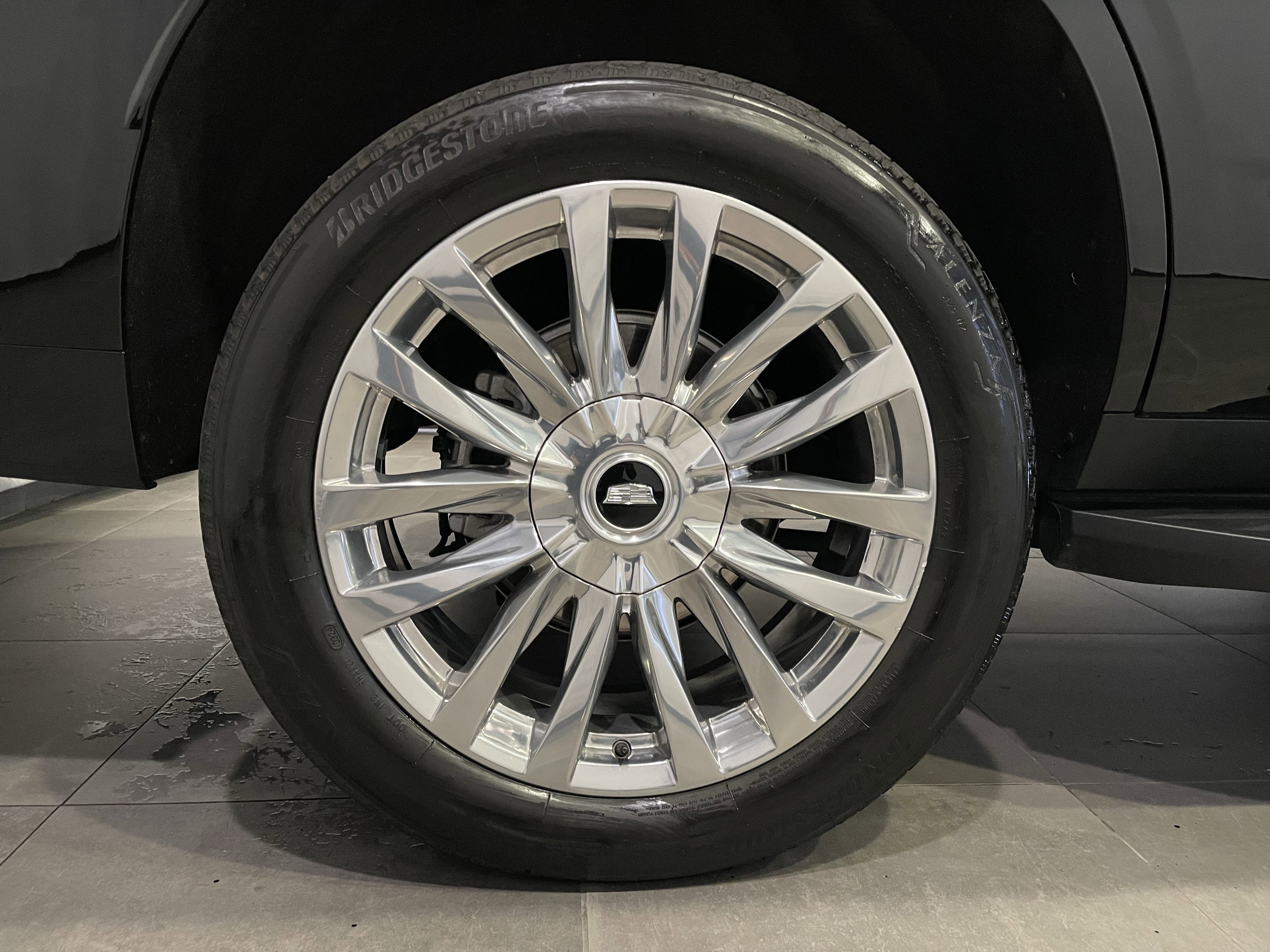 Used 2024 Cadillac Escalade Premium Luxury w/ LPO, Floor Liner Package AWD/4WD image 9