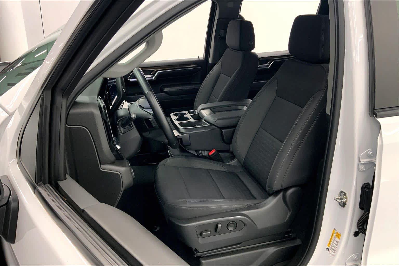 Used 2023 Chevrolet Silverado 1500 LT AWD/4WD image 18