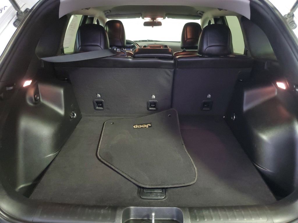 Used 2019 Jeep Cherokee Latitude Plus FWD image 9