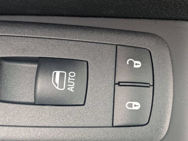 New 2027 Chrysler Pacifica Limited FWD image 32