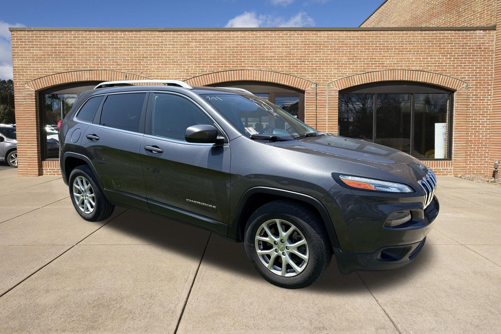 Used 2015 Jeep Cherokee Latitude w/ Cold Weather Group AWD/4WD image 1
