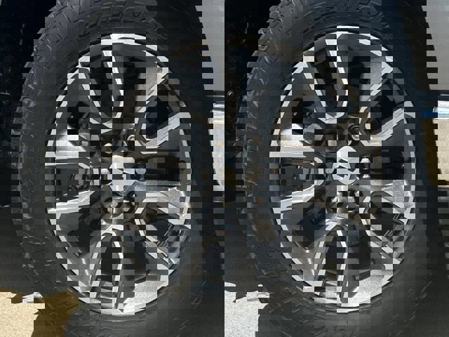 Used 2021 Chevrolet Silverado 1500 LT image 31