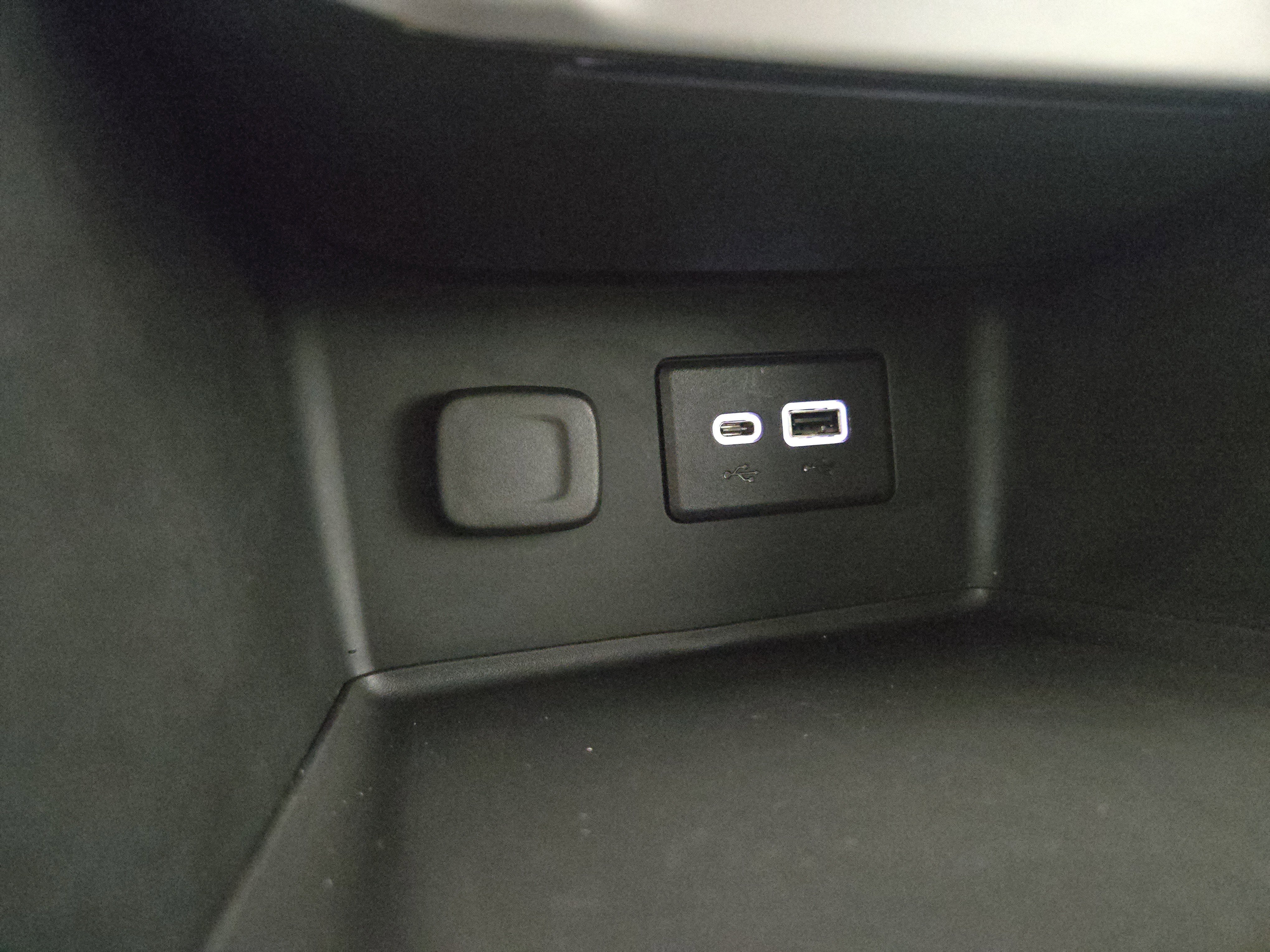 Certified 2023 GMC Acadia SLE w/ LPO, Cargo Package image 27