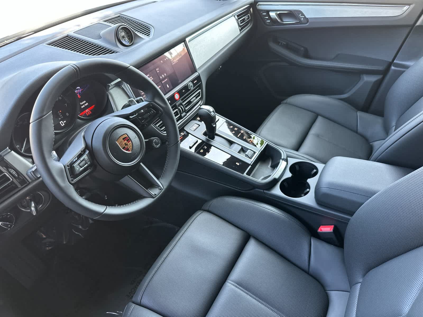 New 2026 Porsche Macan AWD/4WD image 4