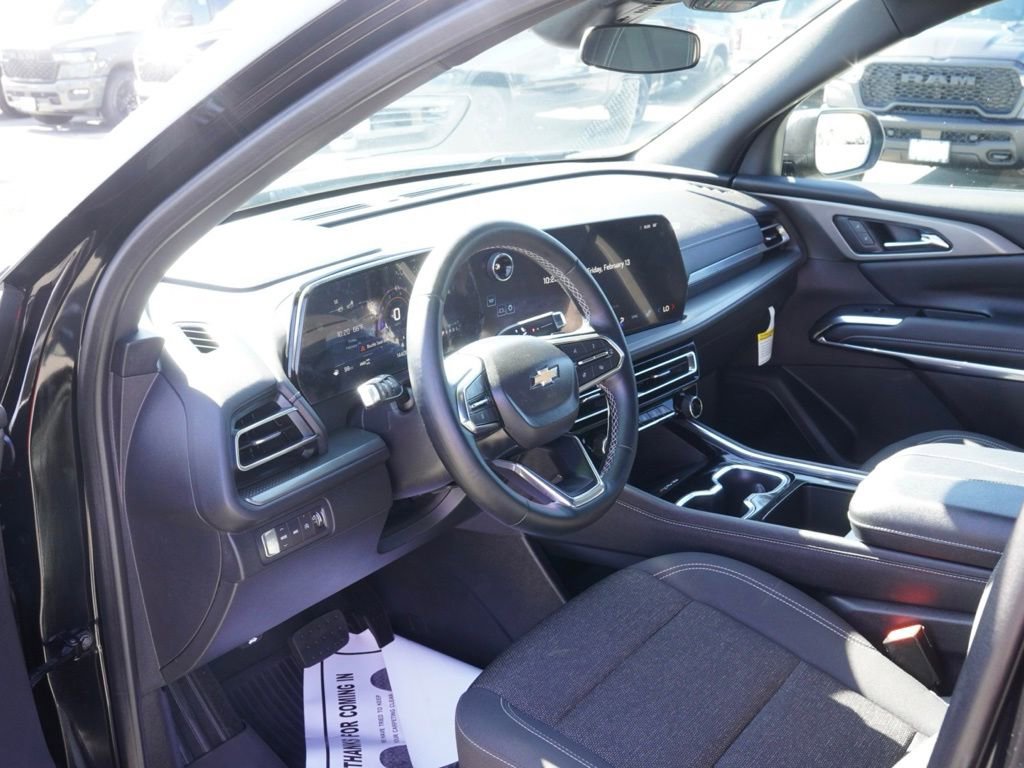 Used 2025 Chevrolet Traverse LT w/ Driver Confidence Package image 19