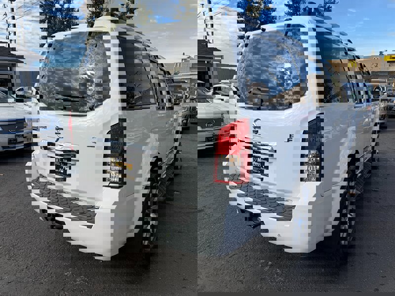 Used 2011 Nissan Pathfinder LE w/ Navigation Pkg image 5