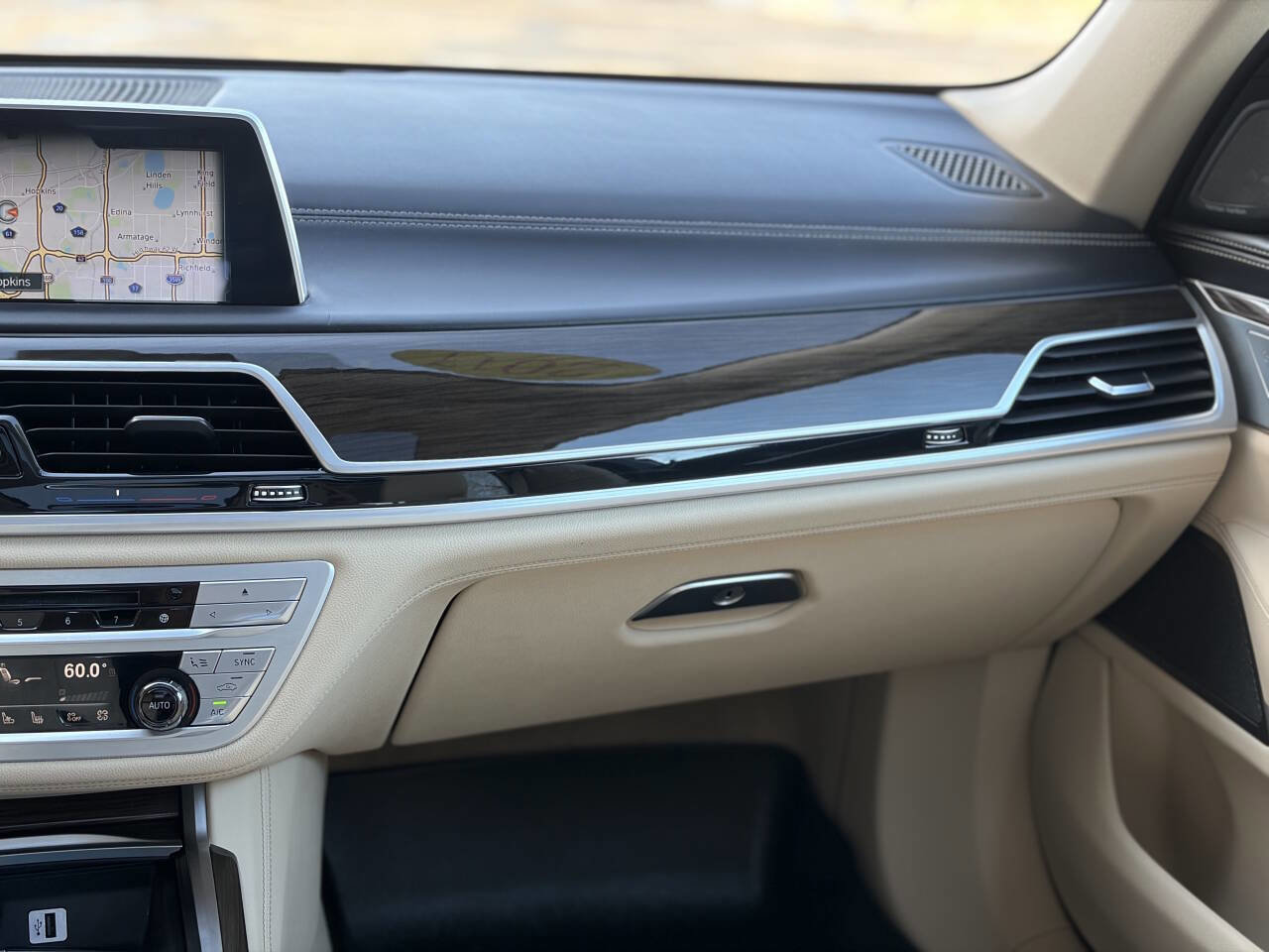 Used 2017 BMW 740i xDrive 740i xDrive AWD 4dr Sedan image 35