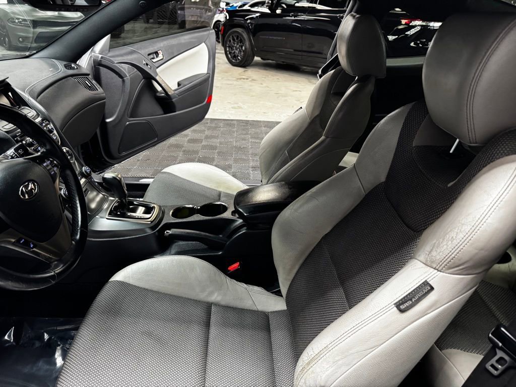 Used 2016 Hyundai Genesis 3.8 RWD image 33