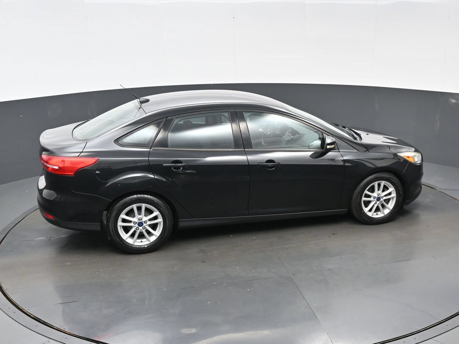 Used 2015 Ford Focus SE FWD image 36
