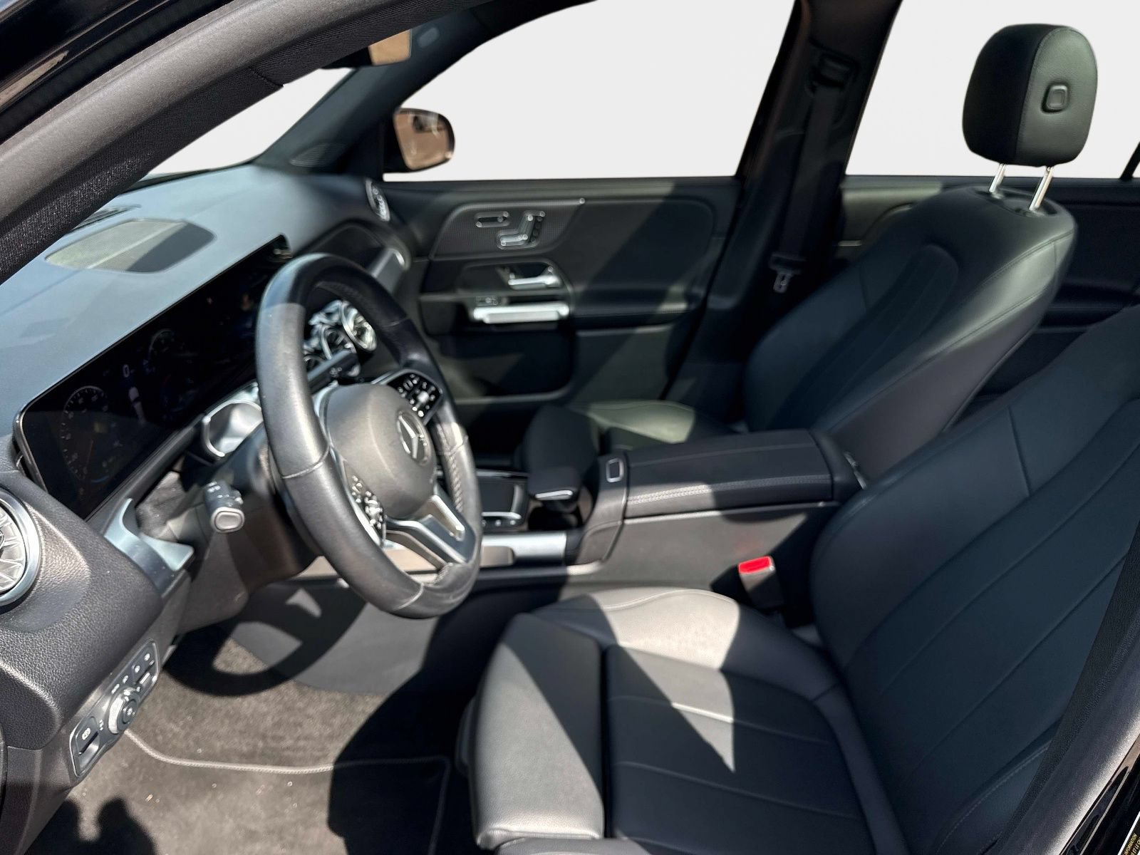 Used 2023 Mercedes-Benz GLB 250 image 19