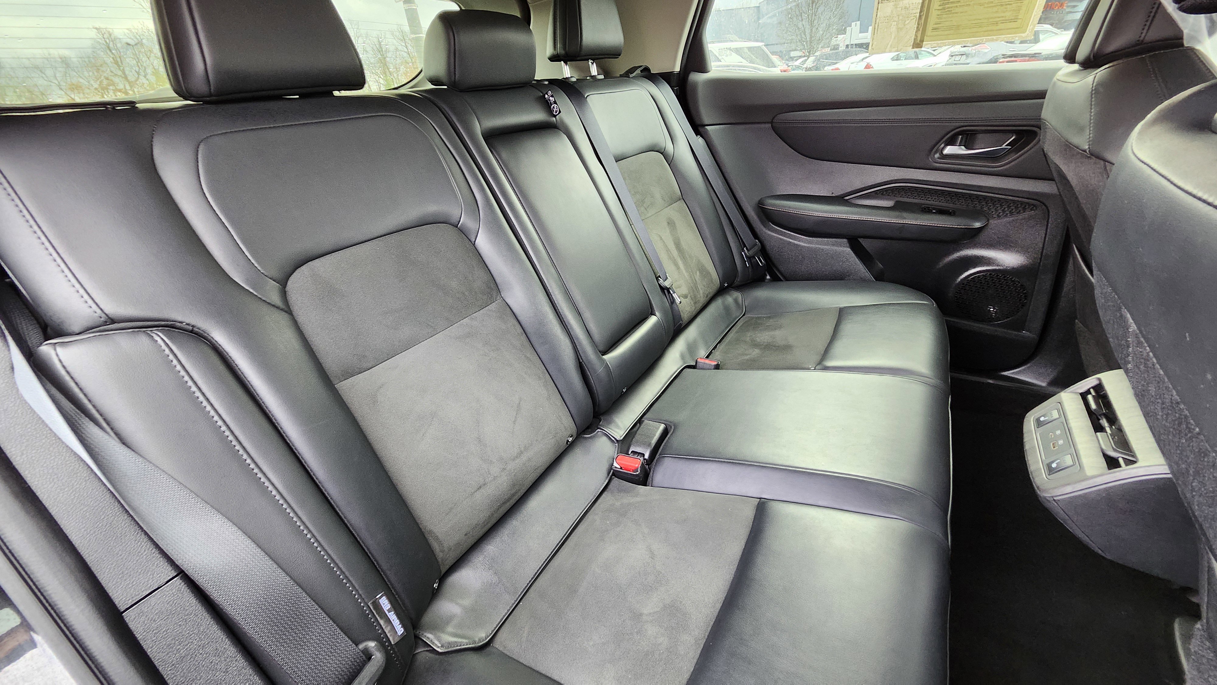 Used 2023 Nissan Ariya FWD image 22